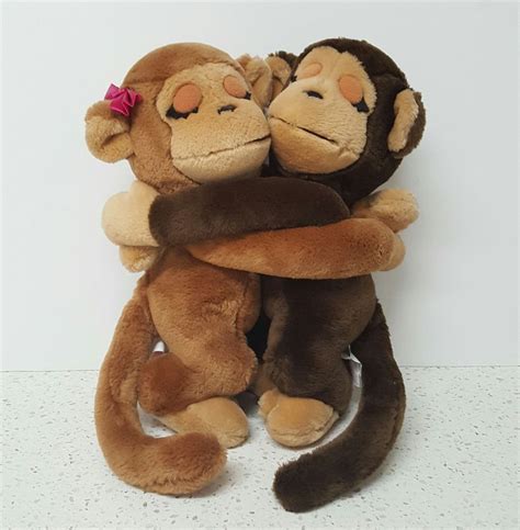 Vintage 1975 Dakin Pair Of Hugging Monkeys 11 Plush Stuffed Animals