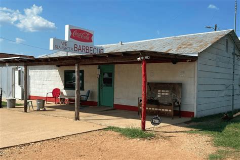 Eat, Sleep, And Slay At These Texas Chainsaw Massacre Locations ...