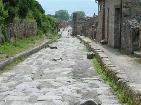 Via Del Vesuvio Between V 6 And VI 16 Looking South From VI 16 15