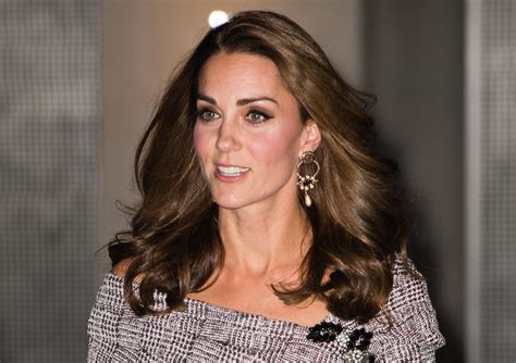 Kate Middletons Fashion See Her New Gorgeous Off The Shoulder Dress