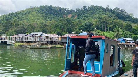 Wisata Kalsel Sensasi Berkunjung Ke Pulau Ratu Di Riam Kanan Kabupaten