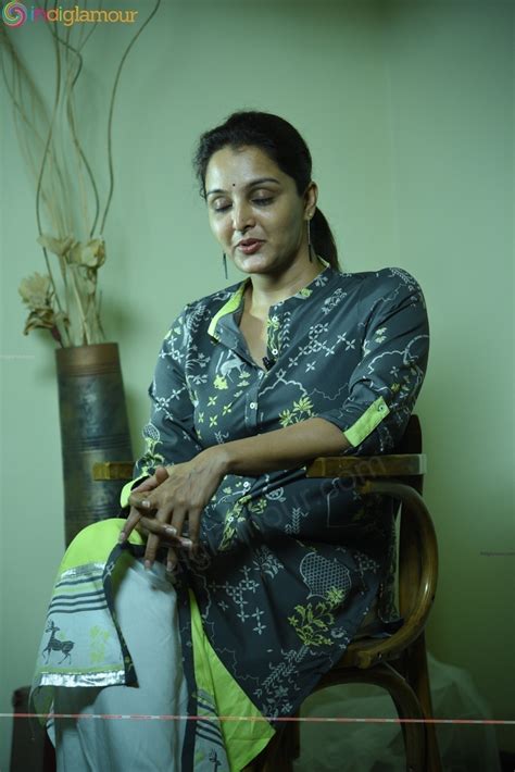 Manju Warrier Actress Photo Image Pics And Stills