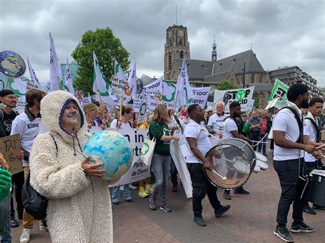 10,000 join Rotterdam climate march, call for more government action
