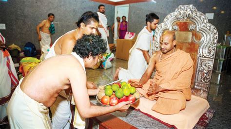 Sri Satyatmateertha Swamiji visits Uttaradi Mutt in Mysuru - Star of Mysore