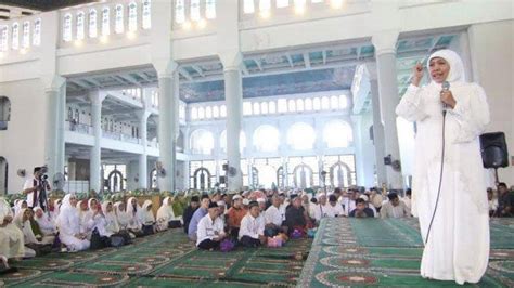 Hadiri Haul Akbar Pendiri Muslimat NU Khofifah Dorong Muslimat