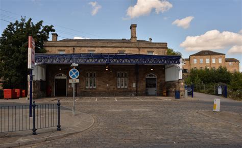 Dewsbury Railway Station Habiloid Cc By Sa 2 0 Geograph Britain