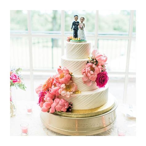 I Love How Flowers And A Cake Topper Can Really Transform The Cake