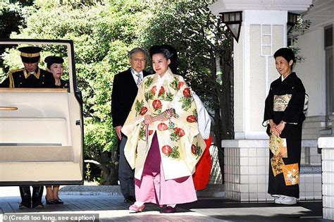 Japan S Princess Ayako Gives Up Her Royal Status To Marry Commoner Japanese Princess Commoner