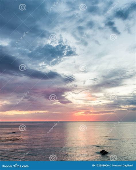 Cores Bonitas Do Por Do Sol Sobre O Oceano Foto De Stock Imagem De