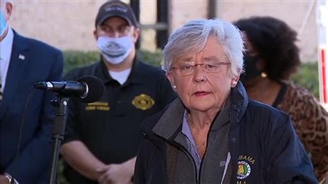 La Gouverneur De Lalabama Kay Ivey L Che Un Norme Rot En Pleine