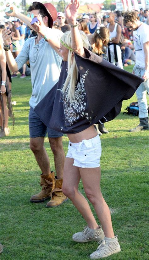 Scary Skinny Tara Reid Flaunts Too Thin Frame At Coachella