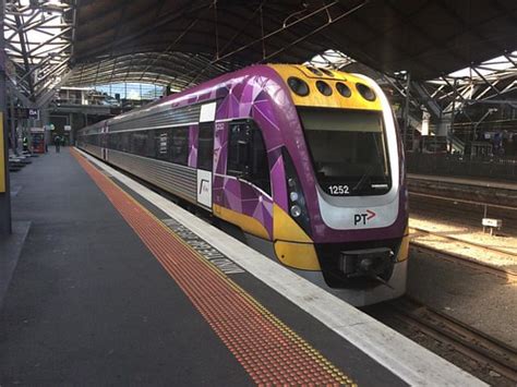 V Line Vlocity 3vl52 On Platform 8a At Southern Cross Stat Flickr