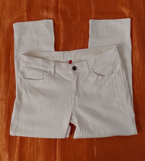 Uniqlo White Capri Denim Pants Women S Fashion Bottoms Jeans On