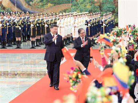 Xi Jinping S Entretient Avec Le Pr Sident Colombien Levant Les