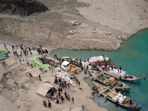 Erdrutsch in Pakistan Tausende Menschen flüchten vor drohender Bergsee