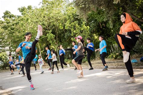 Refugiados Entrenar Cuerpo Y Mente Para Sobrevivir A Lesbos Entrenar