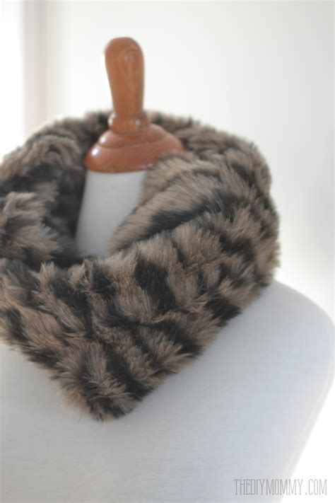 Make An Easy Diy Faux Fur Cowl Scarf The Diy Mommy