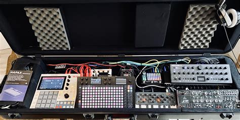 Transportable Synth Case Rsynthesizers