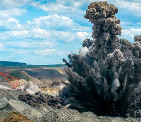 Voladura de rocas en Minería Posada Perú