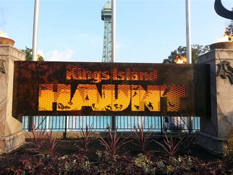 Top 3 Mazes at Kings Island’s Halloween Haunt - Bloggy Moms Magazine