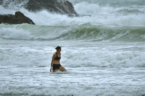 極端天氣｜市民不聽勸告「追風」 或檢控 9號風球仍停駛露天段 盡量駛至終點 星島日報