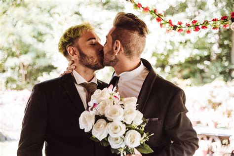 How To Find Lgbtq Inclusive Wedding Vendors Sunday Edit