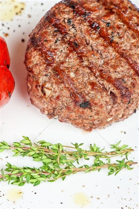 Bistec De Ternera A La Plancha Con Hierbas Y Pimienta Foto Descarga