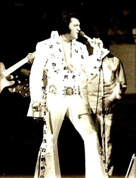 Elvis In Madison Square Garden In June Of 1972 Elvis In Concert Elvis Presley Elvis Jumpsuits