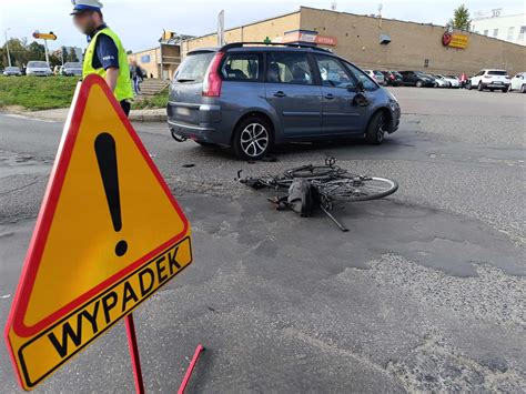 Rowerzysta zderzył się z citroenem Nieprzytomny cyklista trafił do