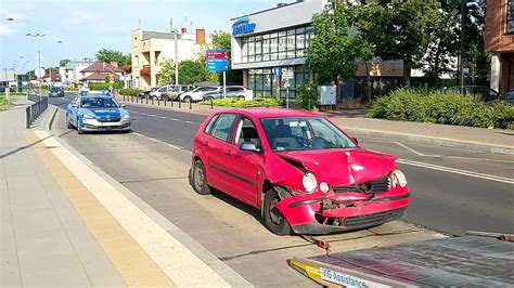 Warszawa Trzy rozbite auta i nietrzeźwy kierowca TVN Warszawa