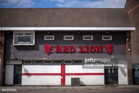 Red Lion Pub Photos And Premium High Res Pictures Getty Images