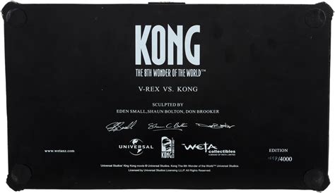 Hake's - "V-REX VS KING KONG" WETA COLLECTIBLES STATUE.