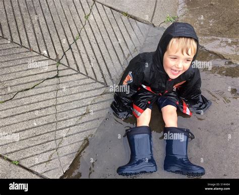 Soaking wet boy hi-res stock photography and images - Alamy