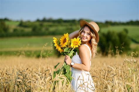 Fondos De Pantalla Mujer Campo Flores Mujeres Al Aire Libre