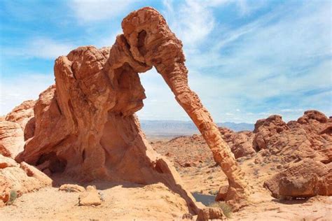 10 Weird Rock Formations Around The World Valley Of Fire State Park Elephant Rock Valley Of Fire