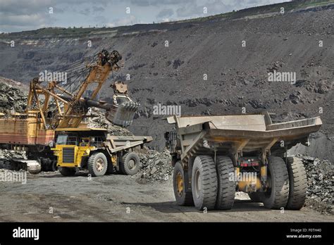 Iron Ore Dumper Hi Res Stock Photography And Images Alamy