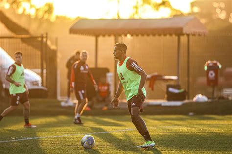 Em ClÁssico Todo SacrifÍcio Vale A Pena Mulheres Em Campo