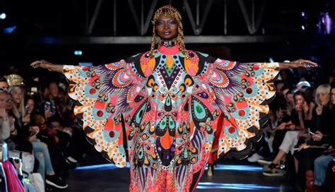 Avant-Garde Fashion: What It Is (With Examples) - Clothes Show London