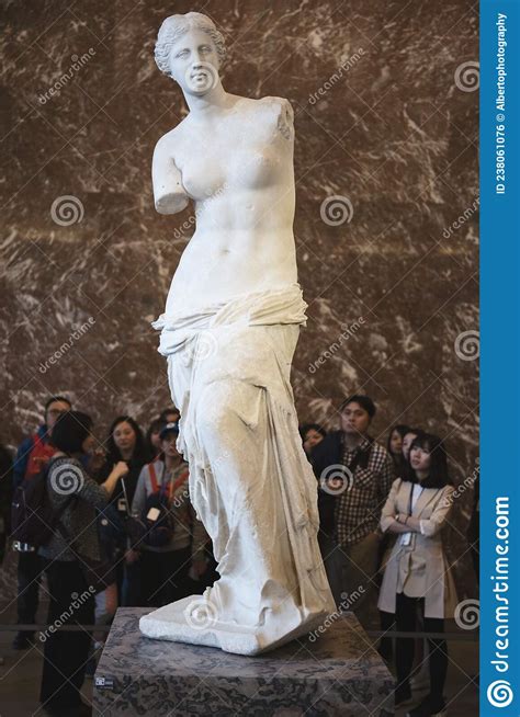 La Statua Di Venus De Milo Che Rappresenta La Dea Afrodite Nel Museo Di