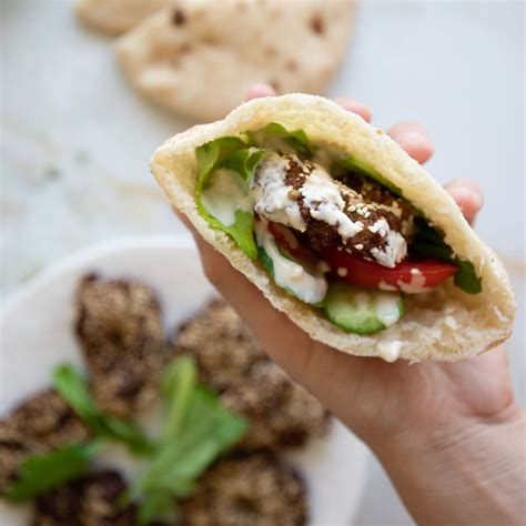 Falafel Pita Bread Sandwich Recipe - The Matbakh