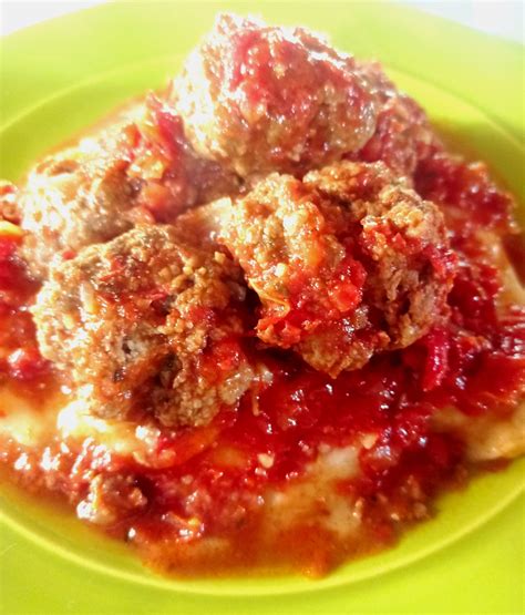 Meatballs in tomato sauce