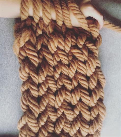 Co to jest Arm Knitting Dzierganie na rękach bez drutów Arm Knitting