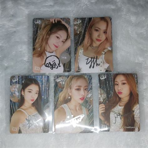 Jual Itzy It Z Icy Hongkong Majalah Magazine Hk Yes Yes Photocard