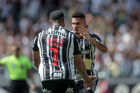 Em parceria Paulinho e Hulk chegam ao 10º gol juntos pelo Galo veja