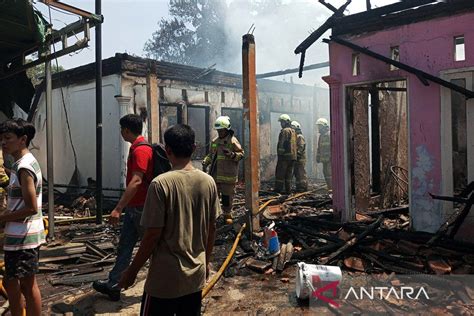 Akibat Bakar Sampah Delapan Rumah Kontrakan Di Pondok Kelapa Ludes