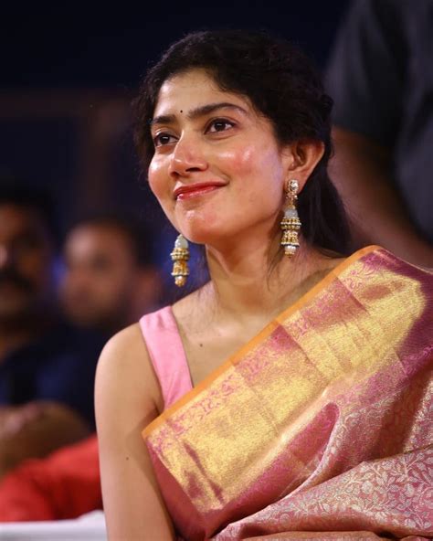 Sai Pallavi In Exclusive Saree Hot Photos Gallery Sai Pallavi Hot And