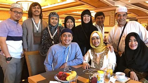 Julia Perez Rasakan Keajaiban Jelang Umrah Photo Fimela