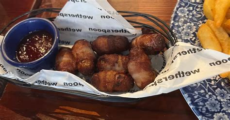 Wetherspoons festive menu saved by 'perfect' pigs in blankets - Devon Live