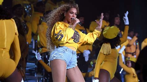 Beyonce Dancing On Stage