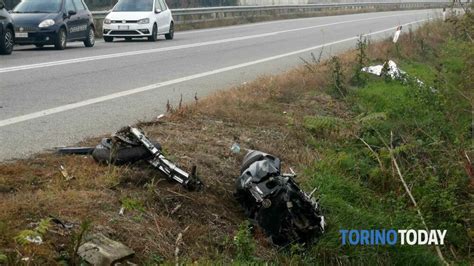 Bairo Incidente Stradale Incidente Mortale Perde Il Controllo